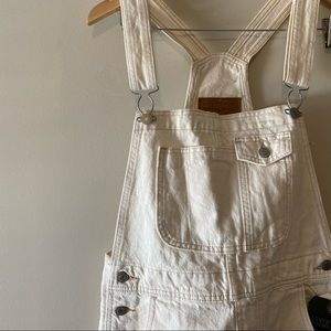 LEVI’s Overall Shorts! NWT!